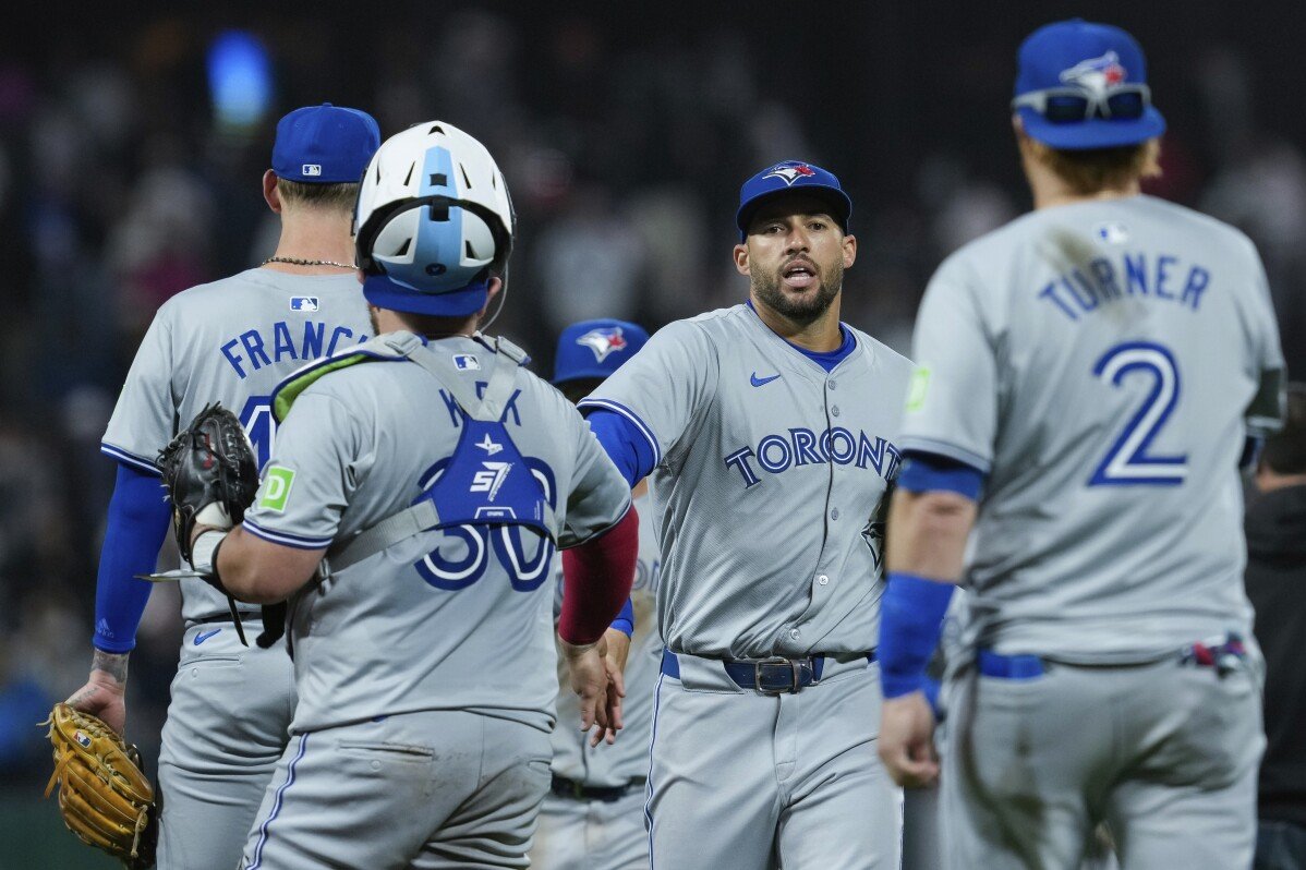 Clement memukul home run, mengantarkan Blue Jays mengalahkan Giants 10-6