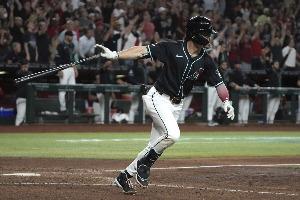 Home run besar Carroll off Díaz di inning ke-8 mengangkat Diamondbacks melewati Mets 8-5